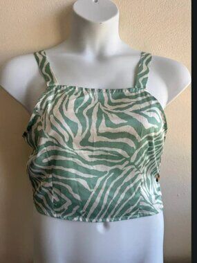 🔥 4 for $20 DEAL 🔥SHEIN Green Zebra Print Crop Top Size L (US 8/10)